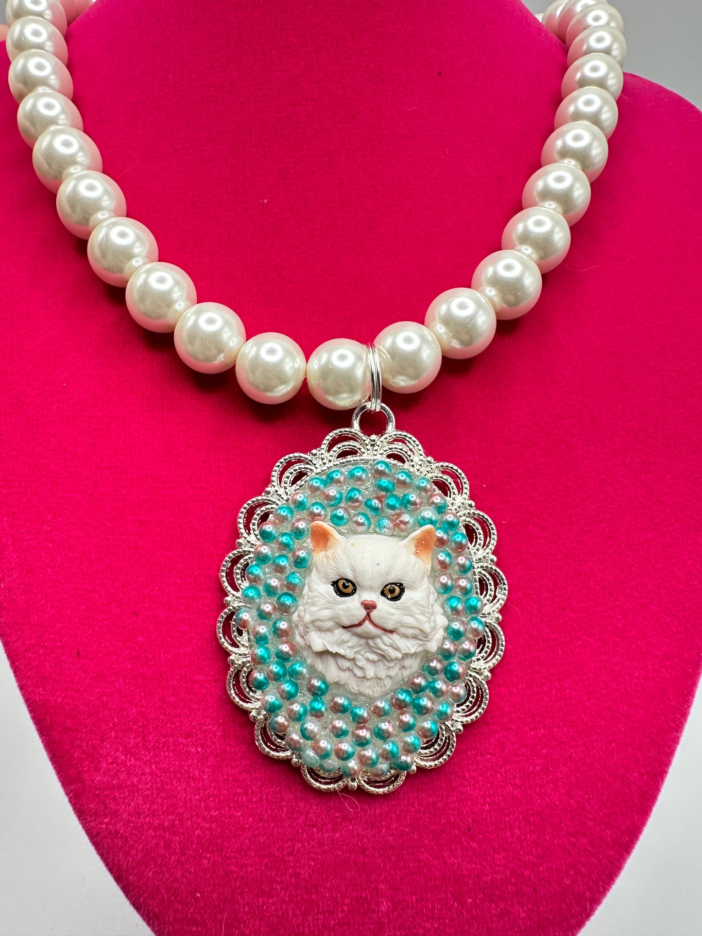 Persian Princess Cat Pearl Necklace