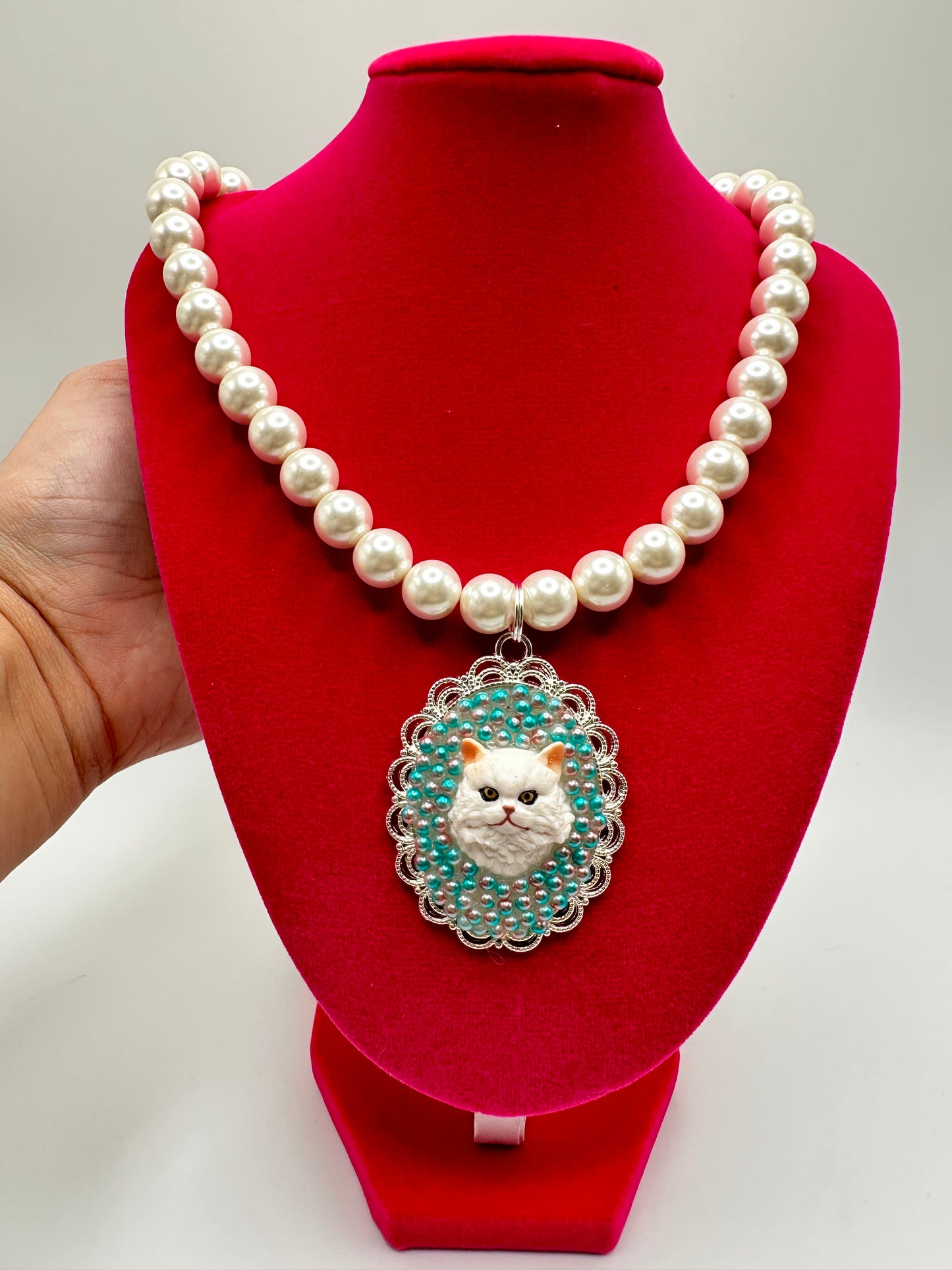 Persian Princess Cat Pearl Necklace