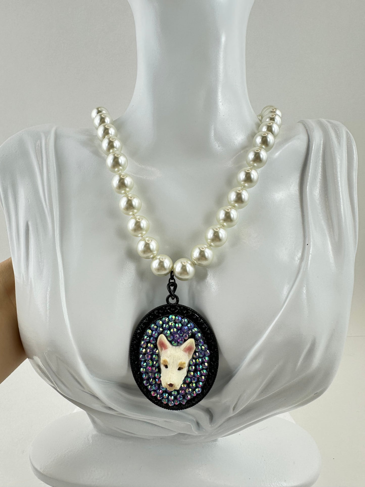 Dazzling Royal Scottie Pearl Necklace