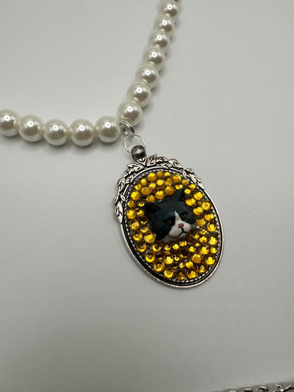 Yellow Dazzled Darling Cat Pearl Necklace