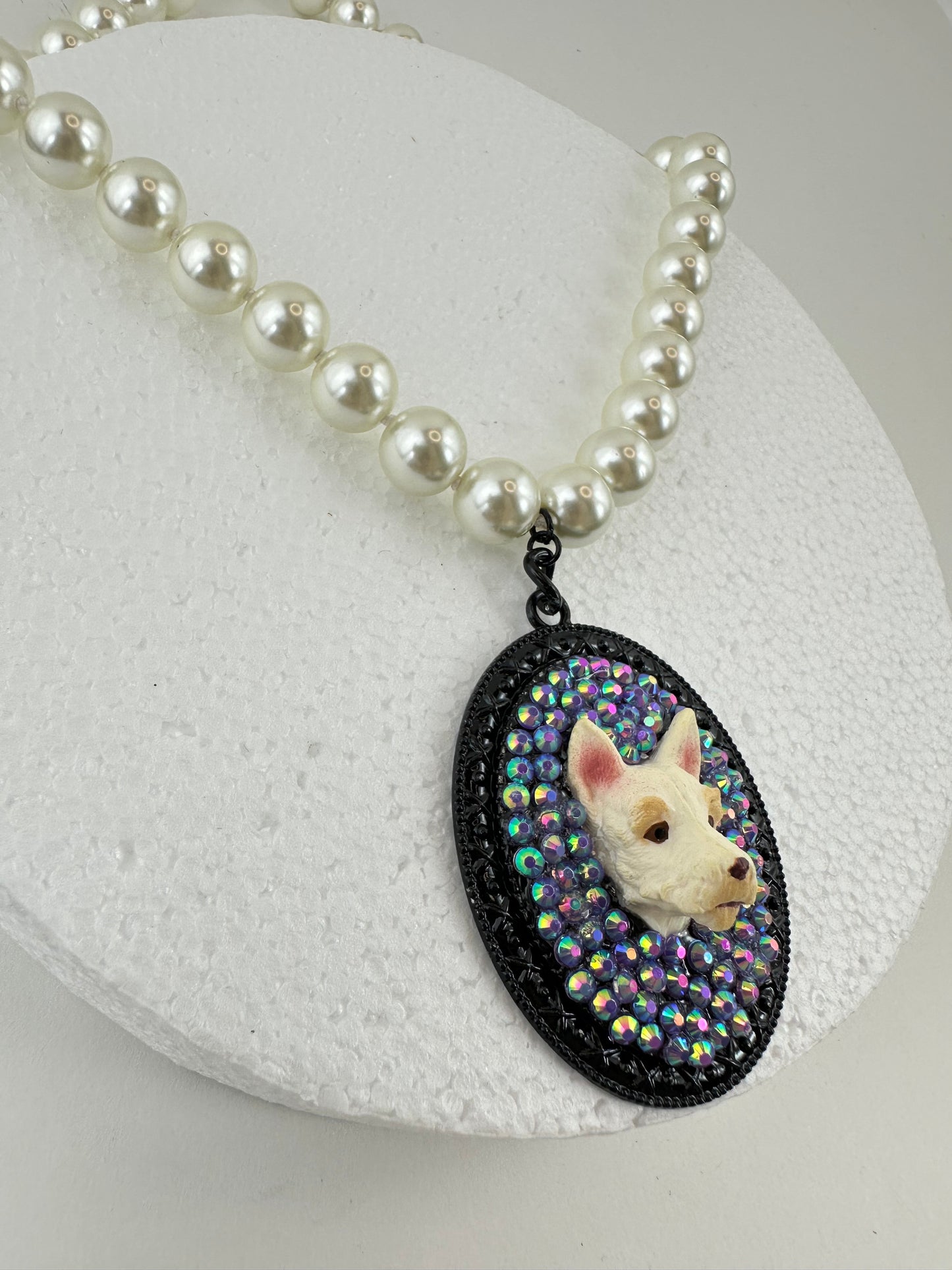 Dazzling Royal Scottie Pearl Necklace